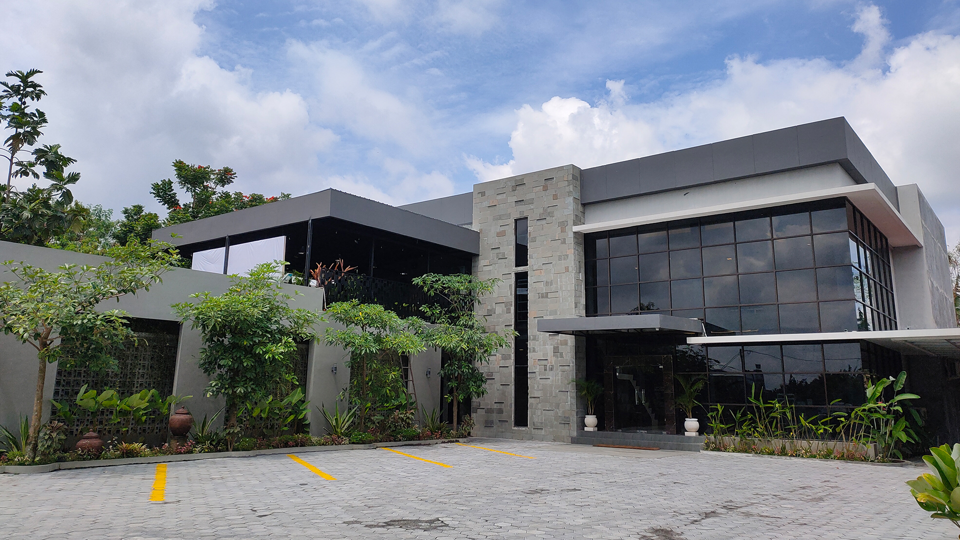 Emiten Rumah Produksi di BEI