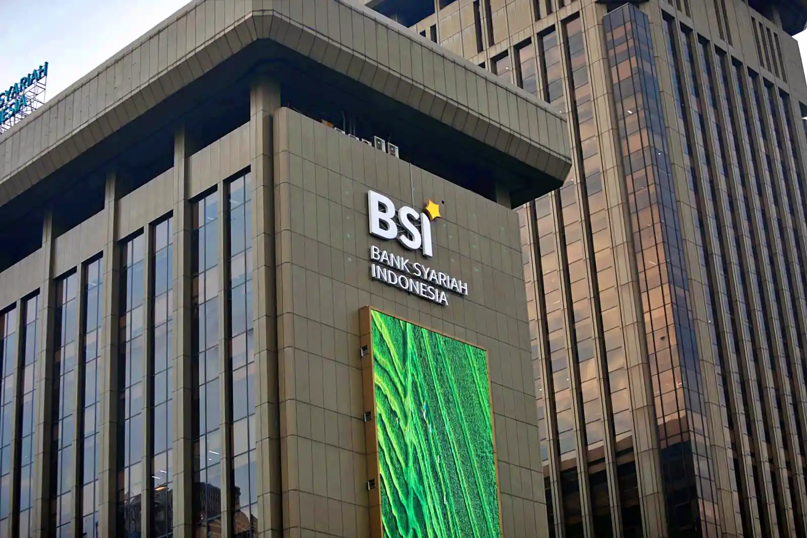 saham bris